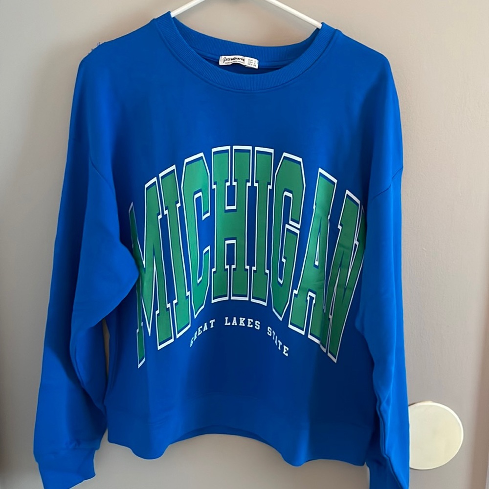 Stradivarius crewneck sweatshirt